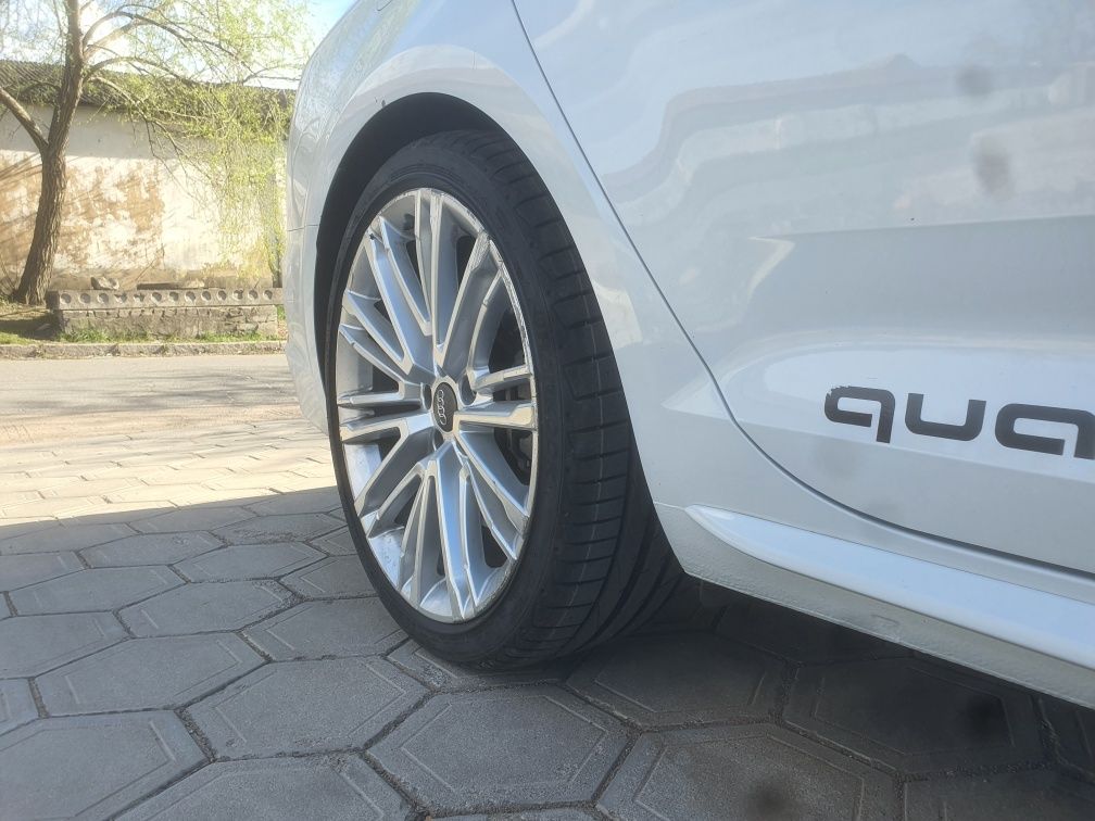 Комплект колес 19" оригінальні Audi A4 B9 з гумою