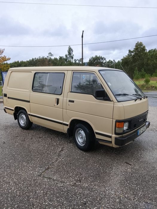 Toyota hiace 6 lugares mista