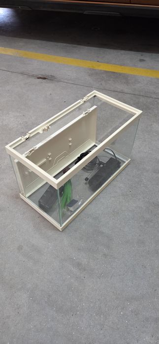 Aquário com acessórios