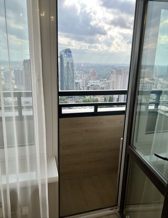 без % генератор є, Печерськ , Коновальця 44 а, Печерськ, центр,