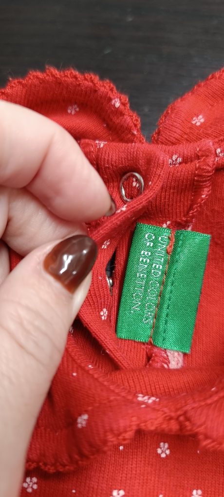 Blusa de criança. Marca Benetton, 6/9 meses. 66 cm.