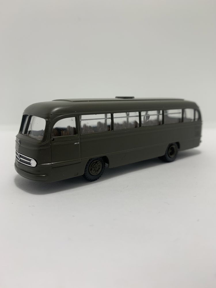 Mercedes O 321 da Roco na escala H0 1/87