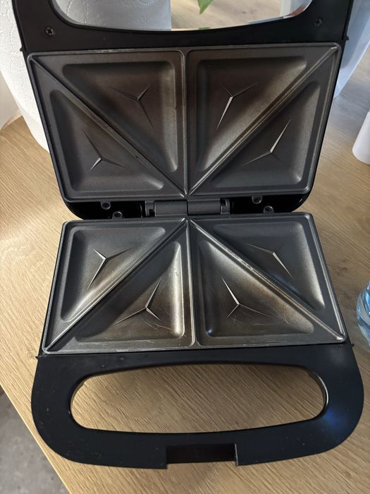 Bergner opiekacz dla kanapek 750w