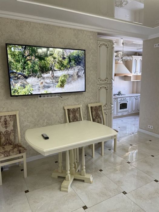 Продаж квартири з євроремонтом вул. Залізнична