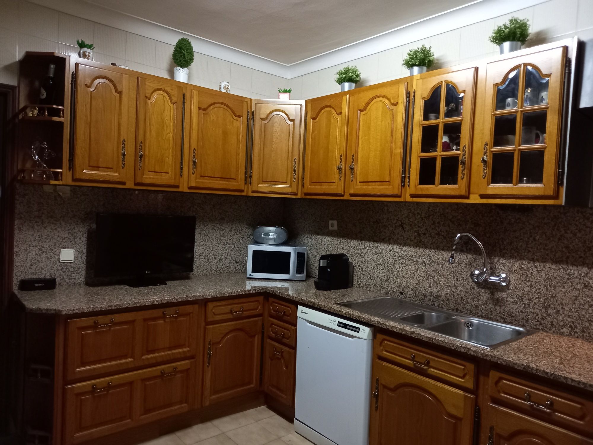 Vendo cozinha completa com placa, forno, maquina de lavar loiça,banca