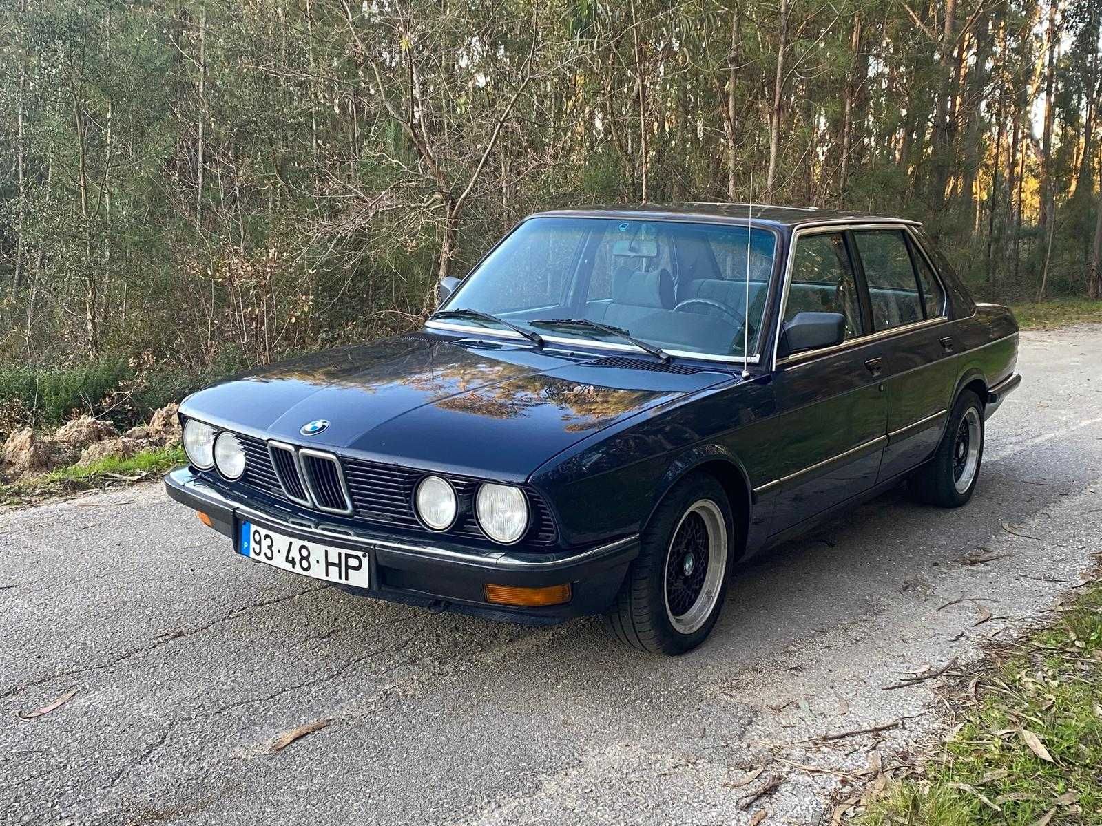 BMW E28 520i - 6 Cilindros