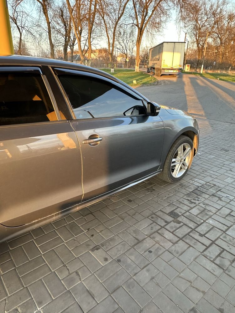 Volkswagen Jetta 2,5, максимальна комплектація