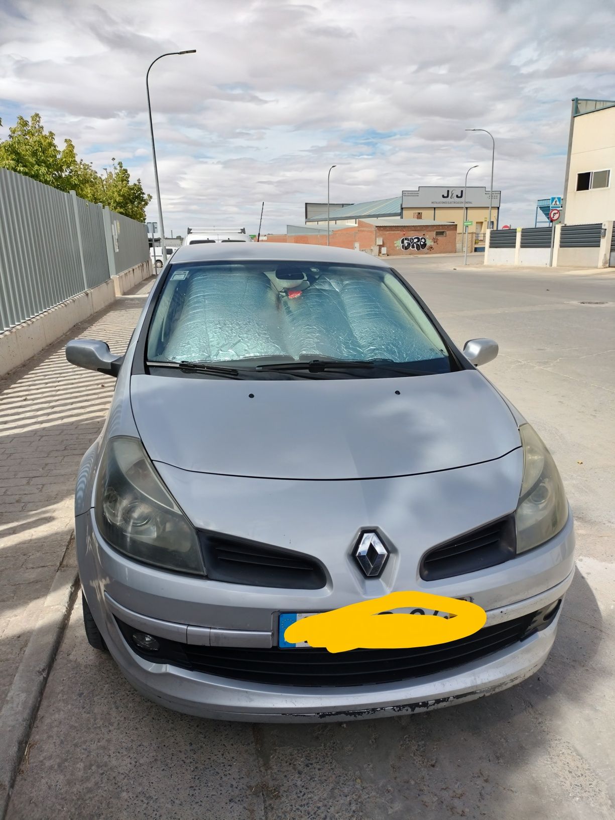 Clio 3 em bom estado de uso ,  sta funcionando muito bem
