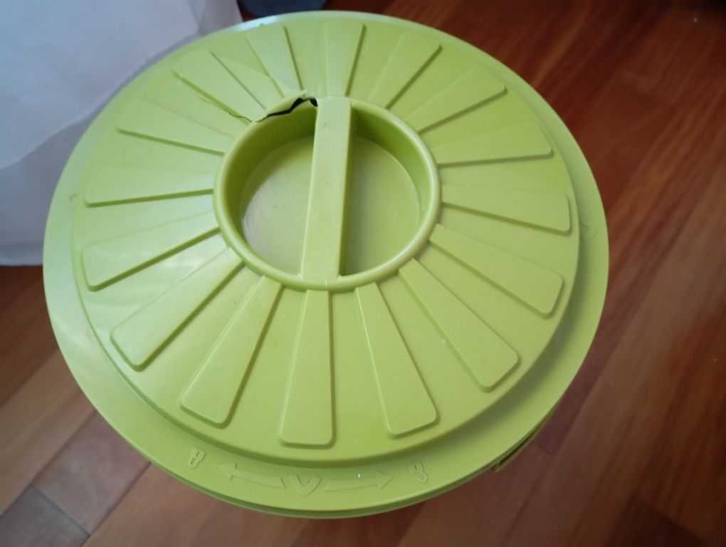 Balde em plástico