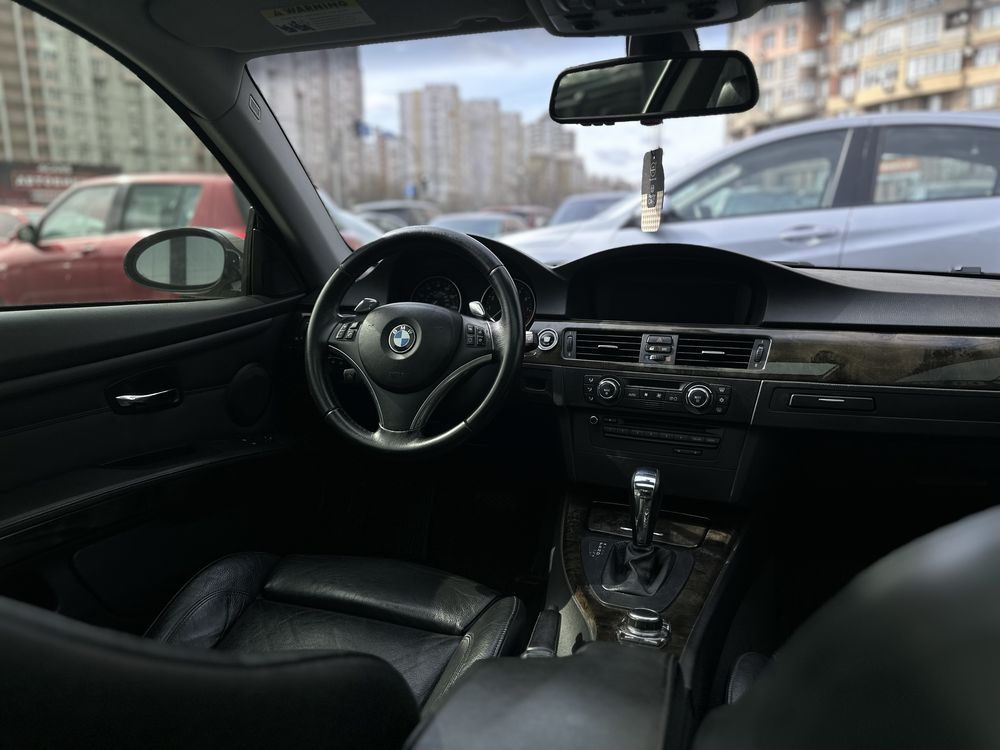 BMW 3 Series 2009 рік