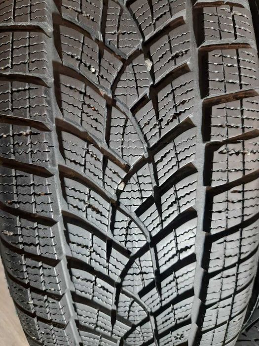 Шини 8,5мм 225/65 R17 GOODYEAR UltraGrip Perfomance+ б/у зима склад