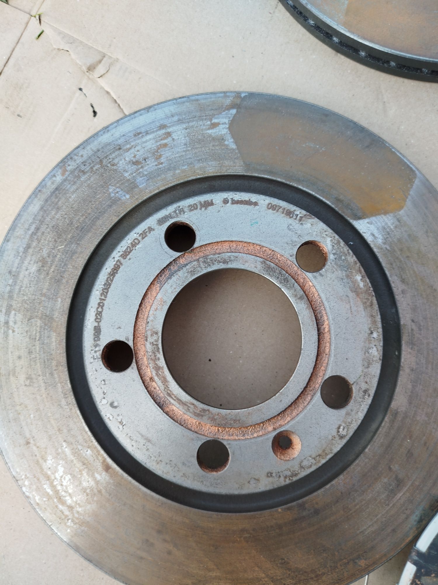 Tarcze klocki przód brembo ,VW passat B5 1.6,prawie nowe