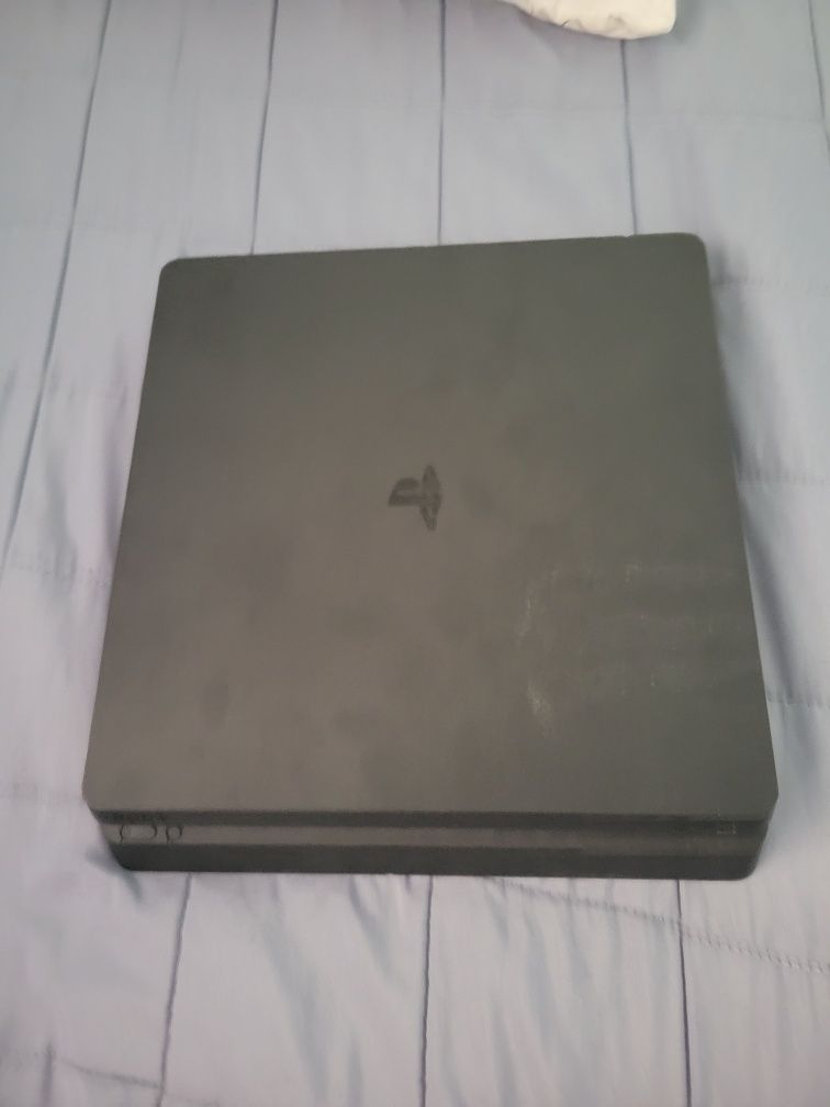 Ps4 como nova com comando e cabo(não vai com Cabo hdmi