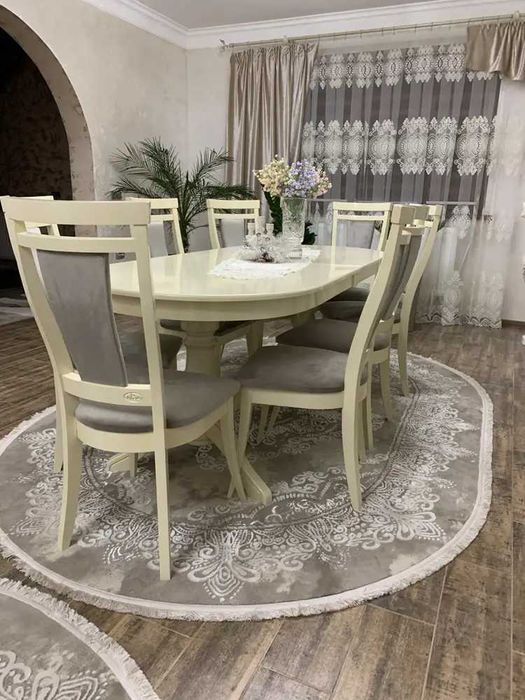 Комплект обеденный стол и стулья. Кухонний стіл та стільці.