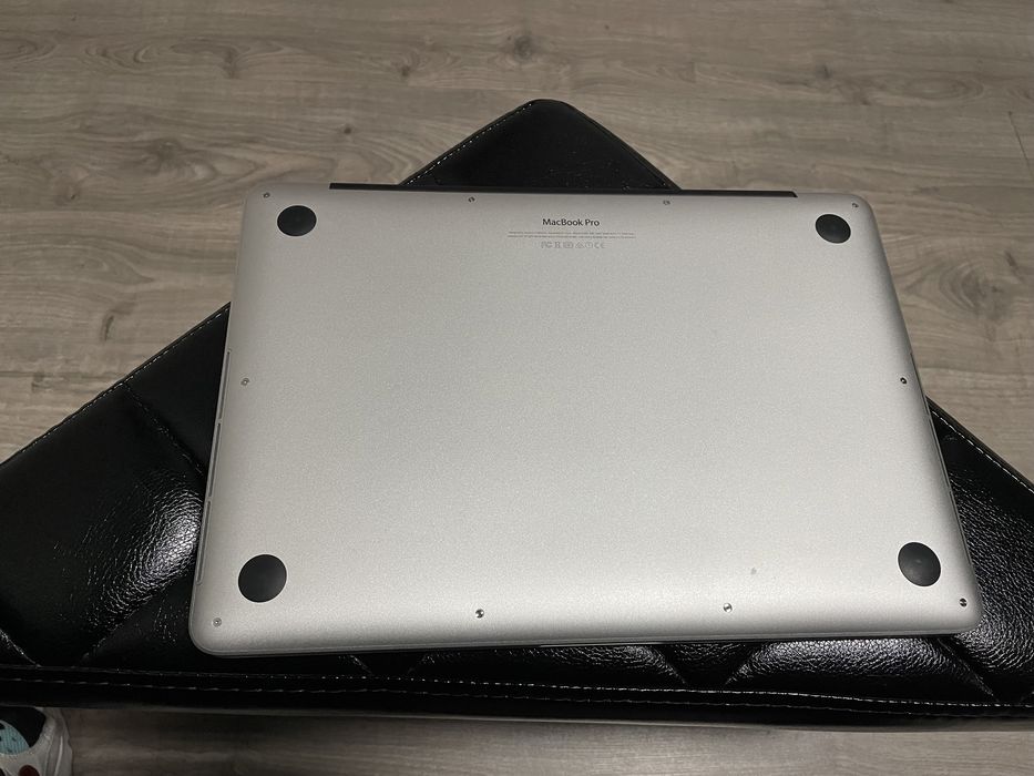 Продам MacBook Pro (с дисплеем Retina, 13 дюйм., начало 2015 г.)