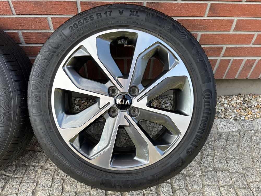 Koła Kia 4x100 Hyundai 6,5x17 ET49 205/55 R17 Continental