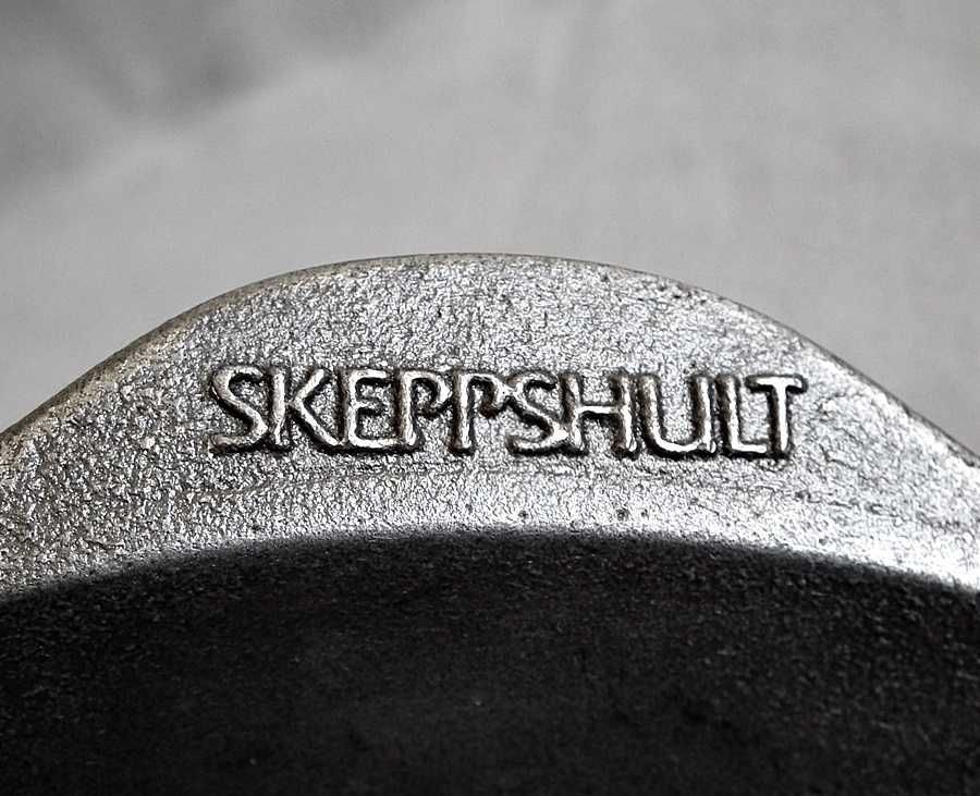 Szwedzka patelnia żeliwna SKEPPSHULT o średnicy 24cm, do indukcji