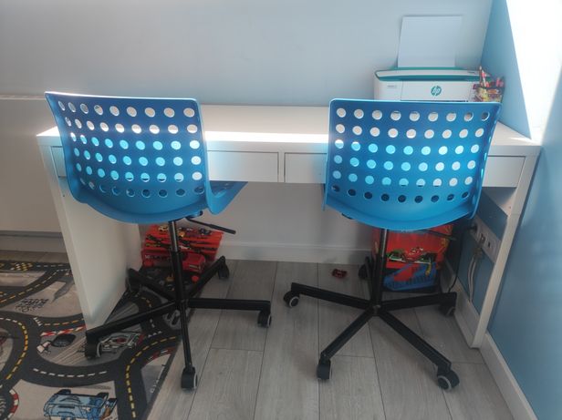 Biurko Ikea plus krzesla