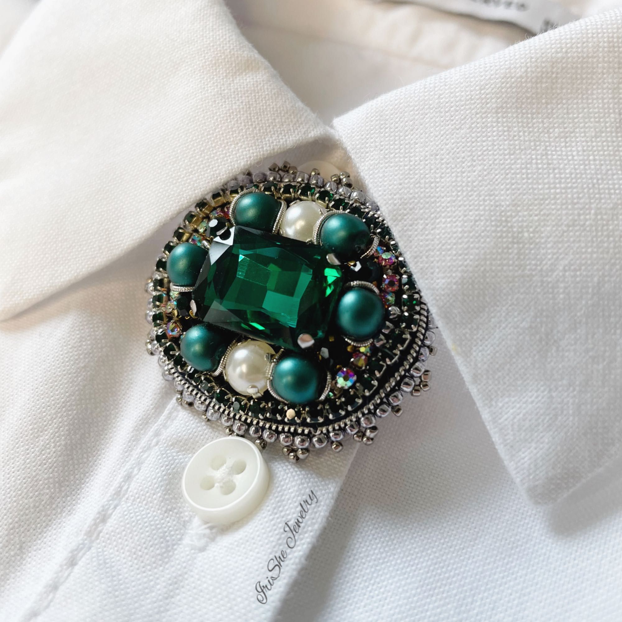 Broszka Emerald Classic handmade. Idealny  prezent na Dzień Matki