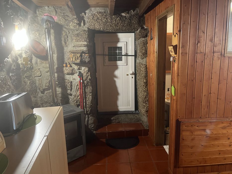 Casa de pedra e madeira toda restaurada.
