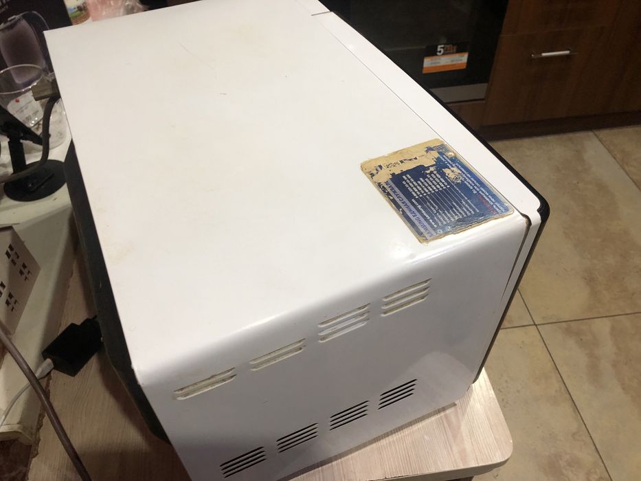 Продам мікрохвильова піч Samsung ME81KRW-1/BW