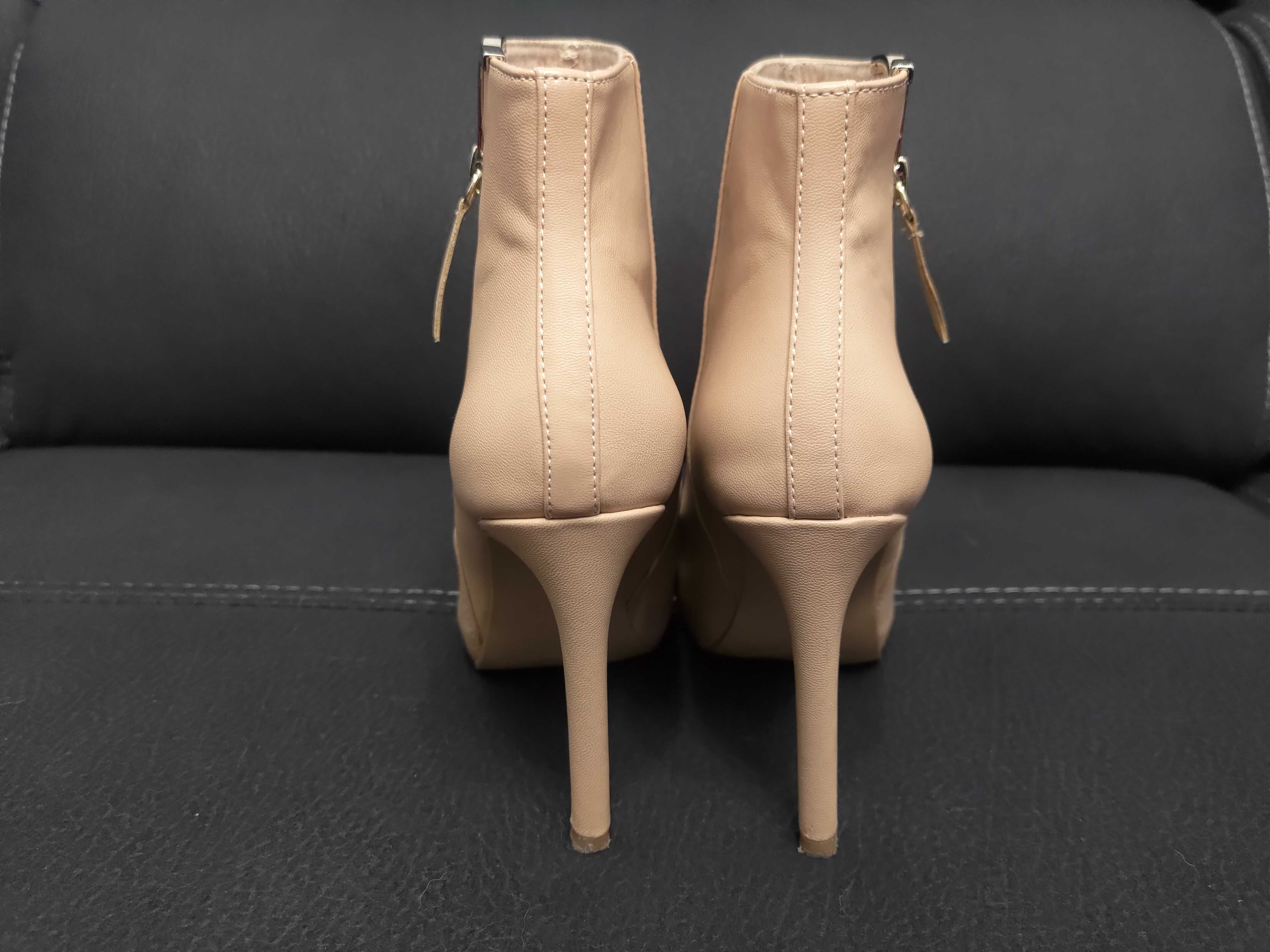 Botas Stradivarius