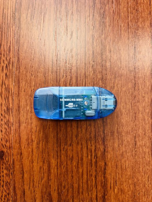 Czytnik kart pamięci SD/MMC/RS-MMC z interfejsem USB 2.0