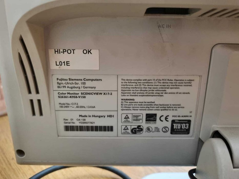Kolorowy monitor komputerowy Fujitsu Siemens C17-2