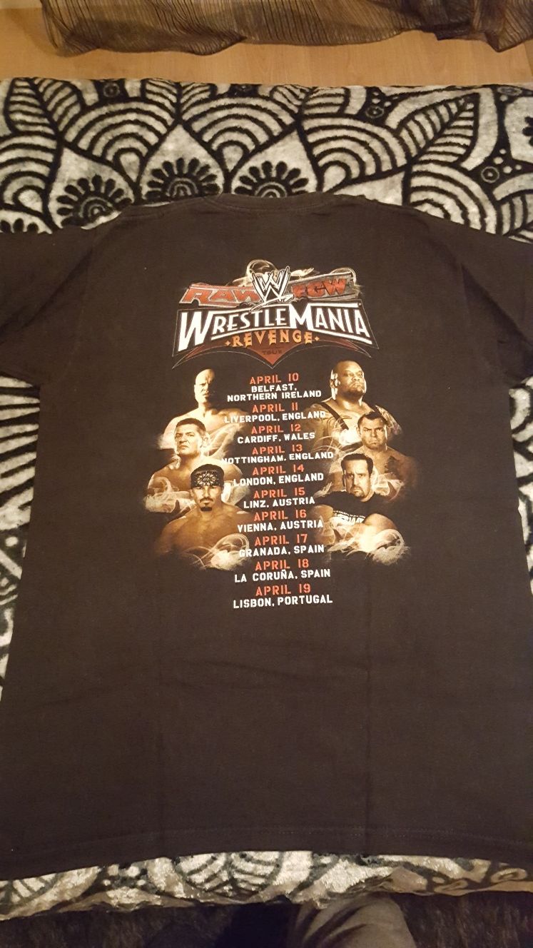 T-shirt wrestlemania revenge tour