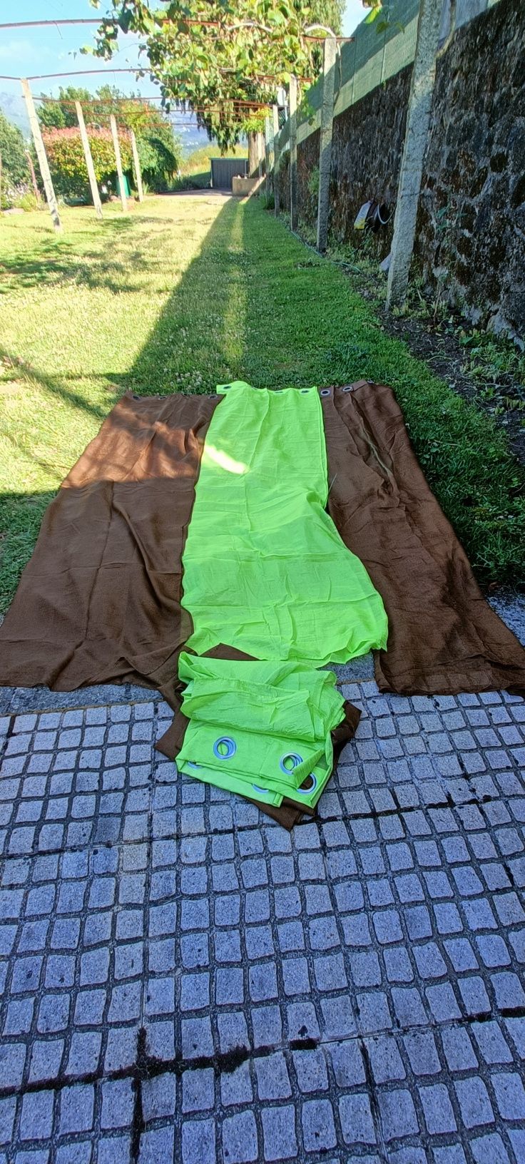 Cortinas verdes e castanho