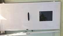 Porta principal em aluminio branco com janela