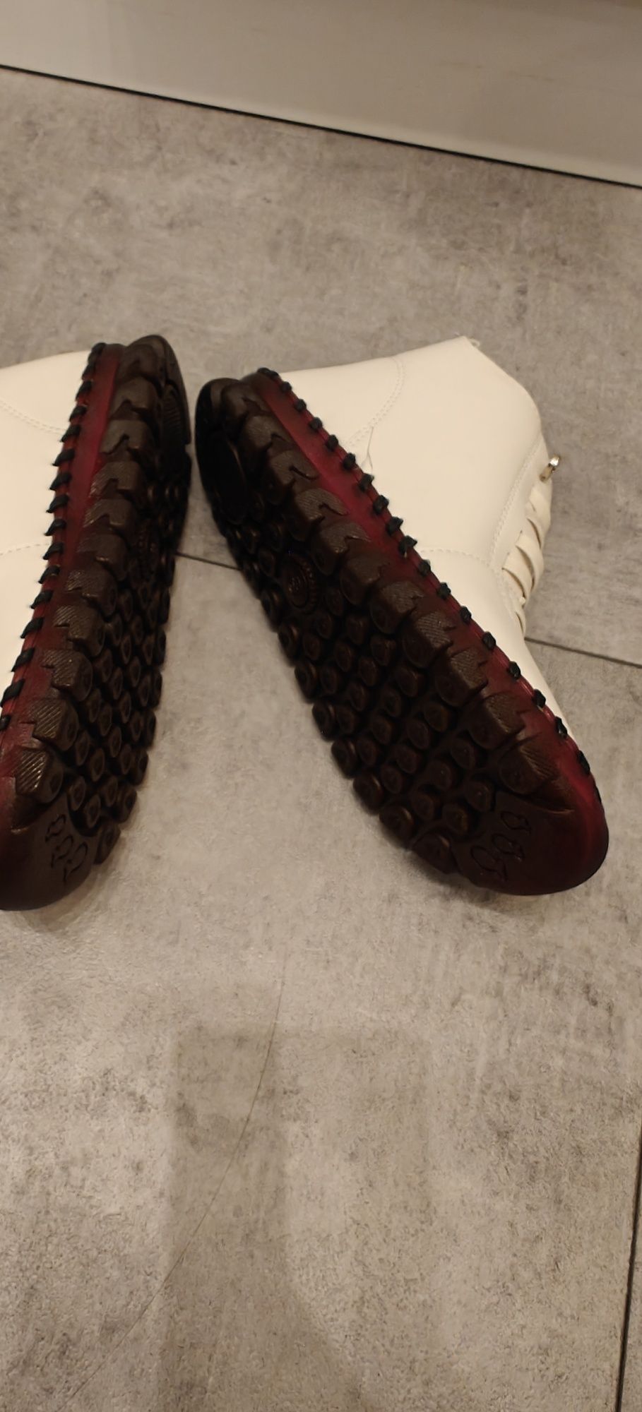 Buty zimowe nowe
