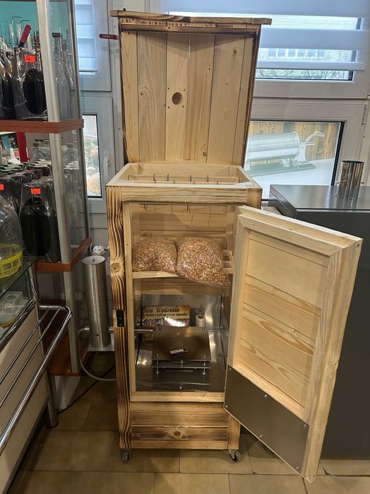 Wędzarnia drewniana elektryczna. Sklep w Rumi. NOMART