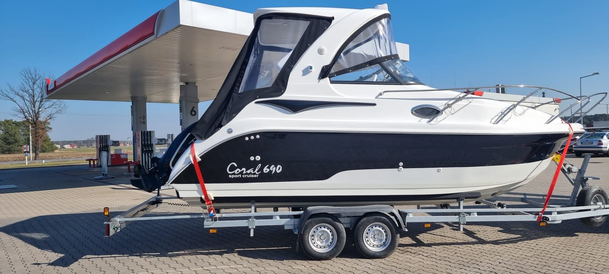 Jacht motorowy Coral 690