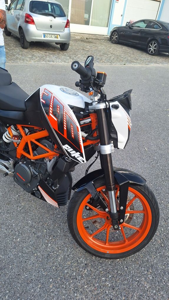 Ktm Duke 390 de 2016 muito estimada.