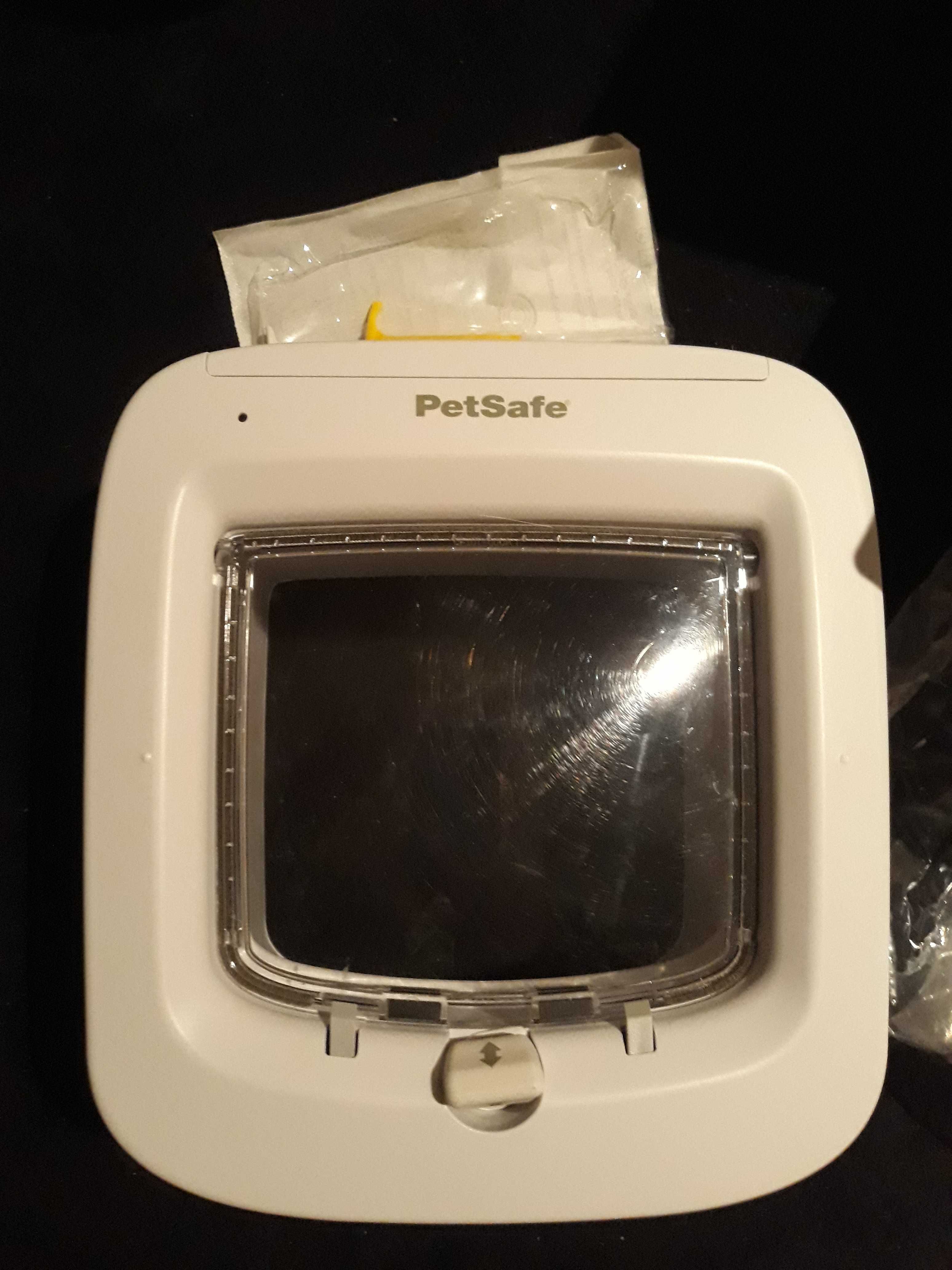 Drzwiczki dla kota z mikroczipem Pet