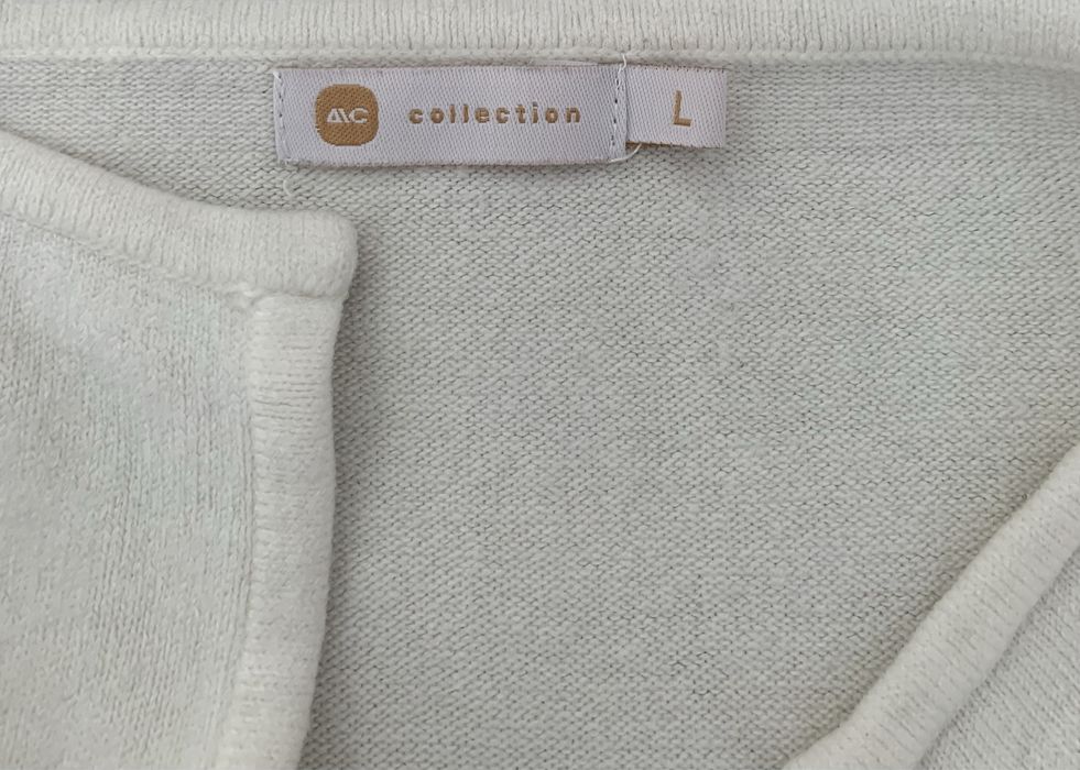 Camisola bege com botões