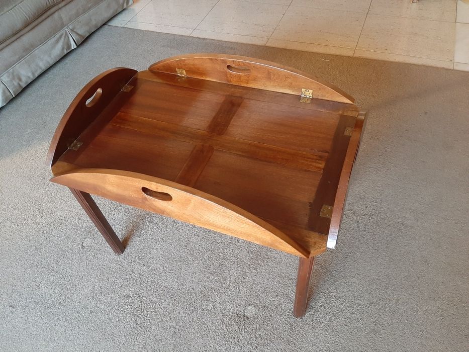 Mesa de mordomo de madeira