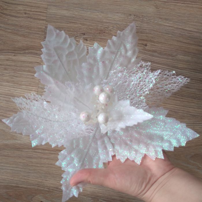 Kwiat sztuczny na klipsie gwiazda betlejemska