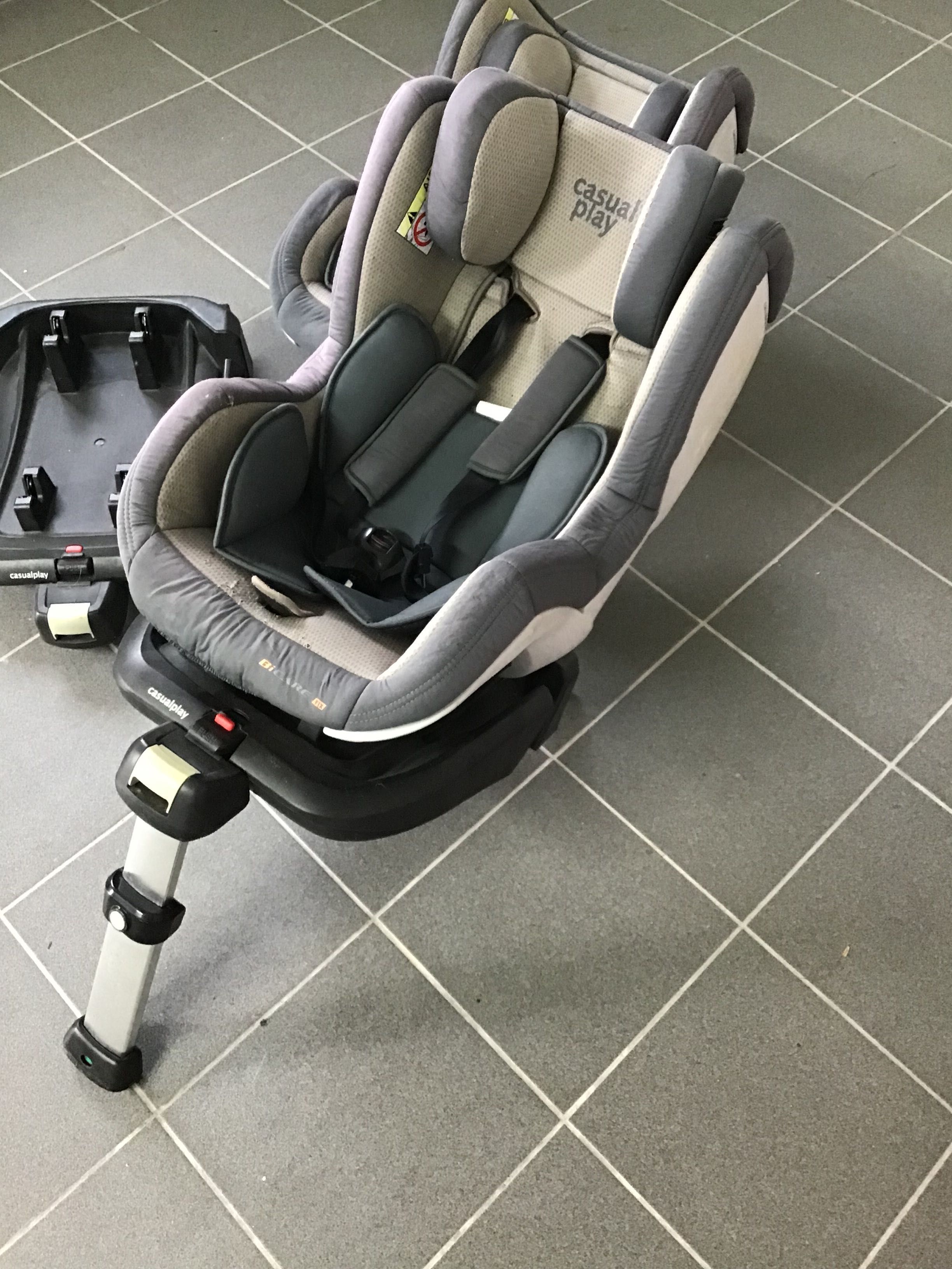 2 Cadeiras Auto Casual Play Bi Care Fix para desocupar - Urgente