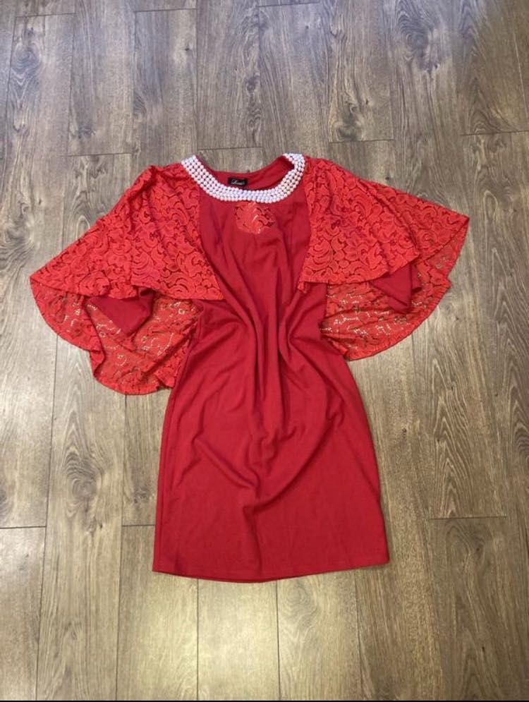 Новое , Красное платье с имитацией жемчуга