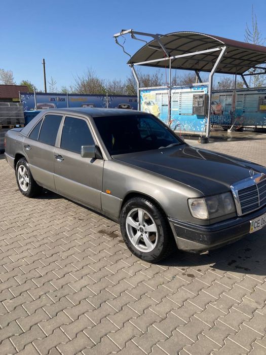 Продається Mercedes-Benz E 124 1992 р. 2.0 бензин на зимовій резині