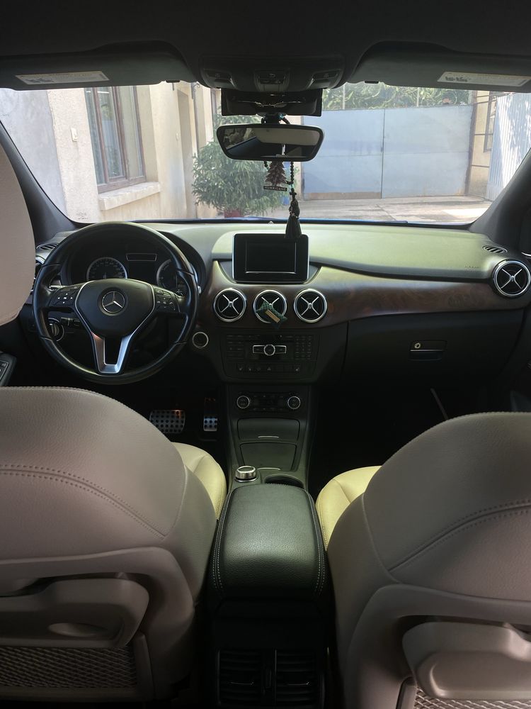 Mercedes-Benz B 250e