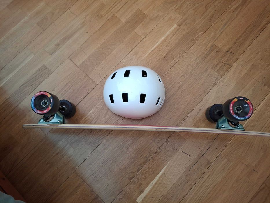 Stylish Longboard marca Globe oferta capacete