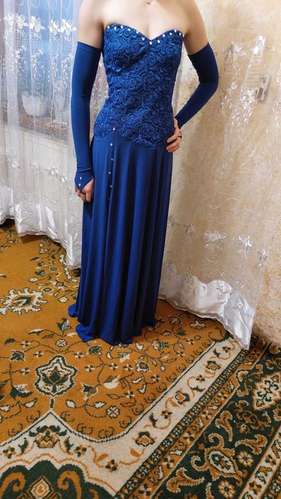 Сукня святкова  довга  модний колір 2025 глибокий синій