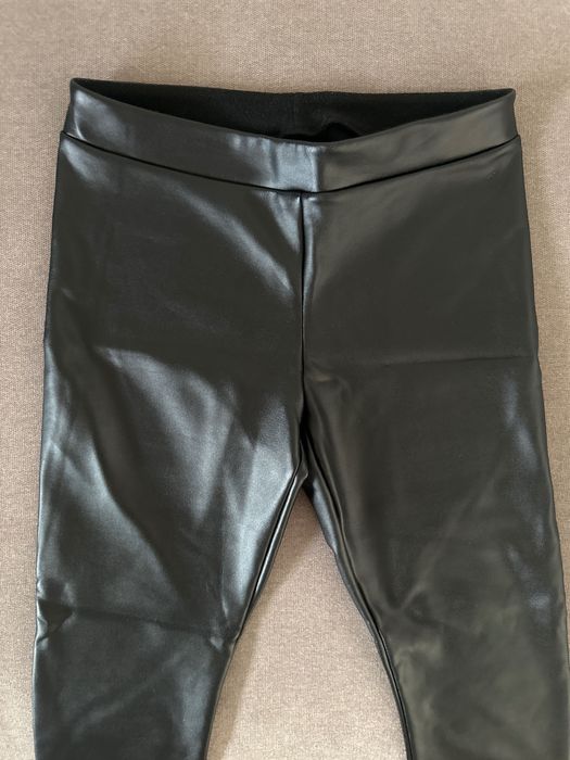 Ocieplane legginsy z imitacji skóry Calzedonia