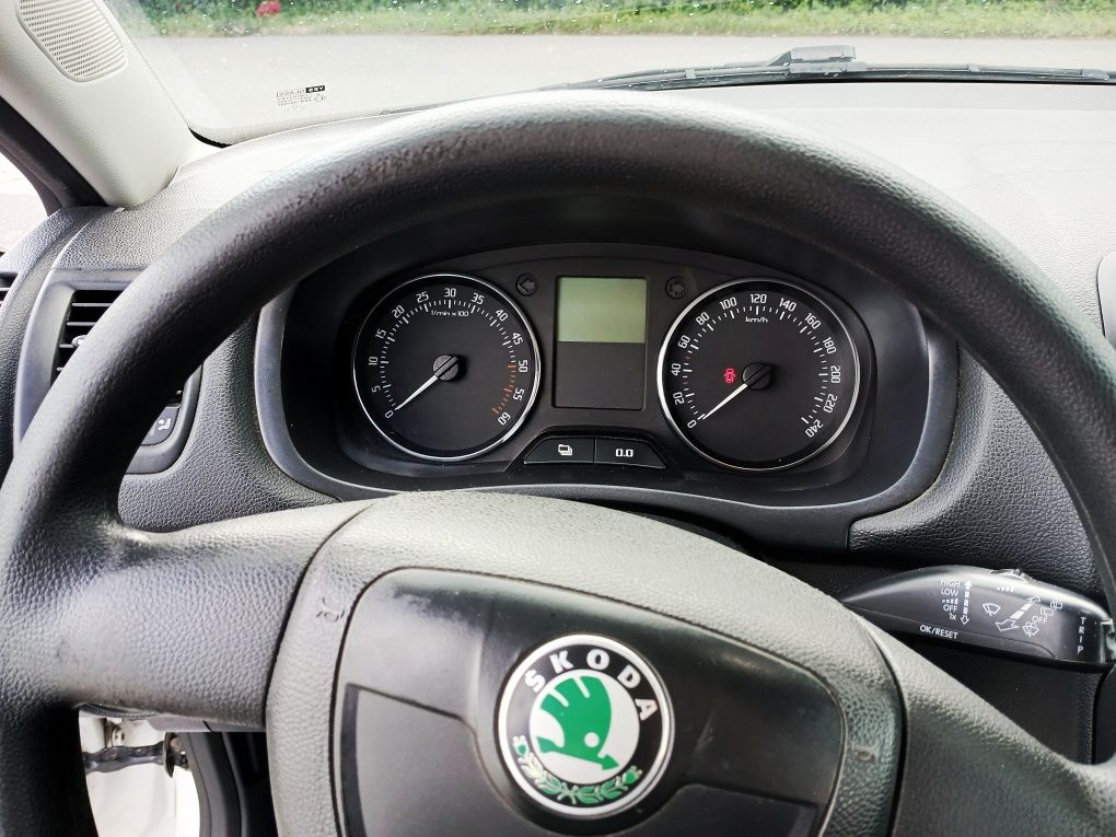 Skoda Fabia combi 2 2011 zadbana biała ubezpieczenie luty 2026
