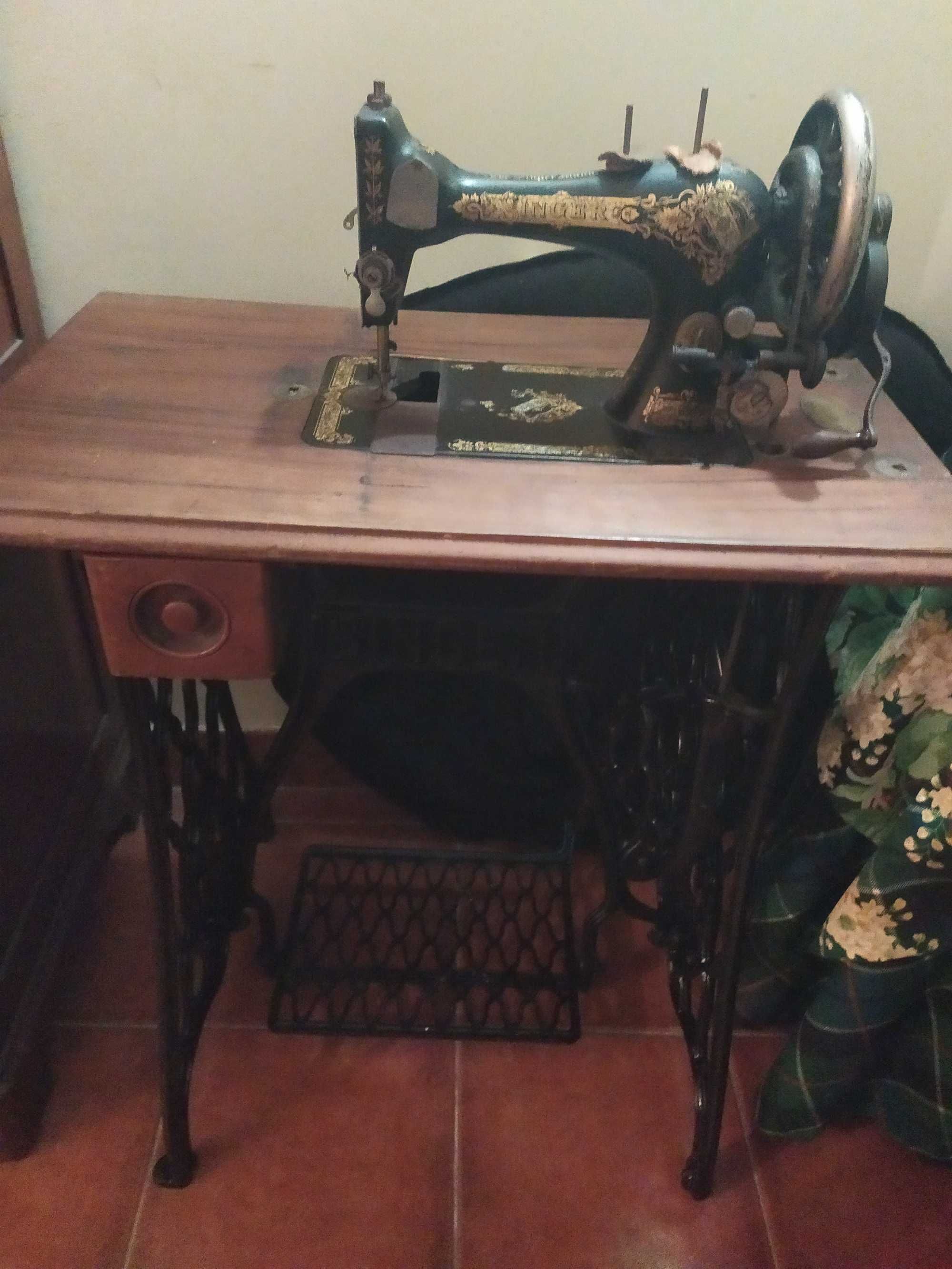 Máquina de costura SINGER ano 1900