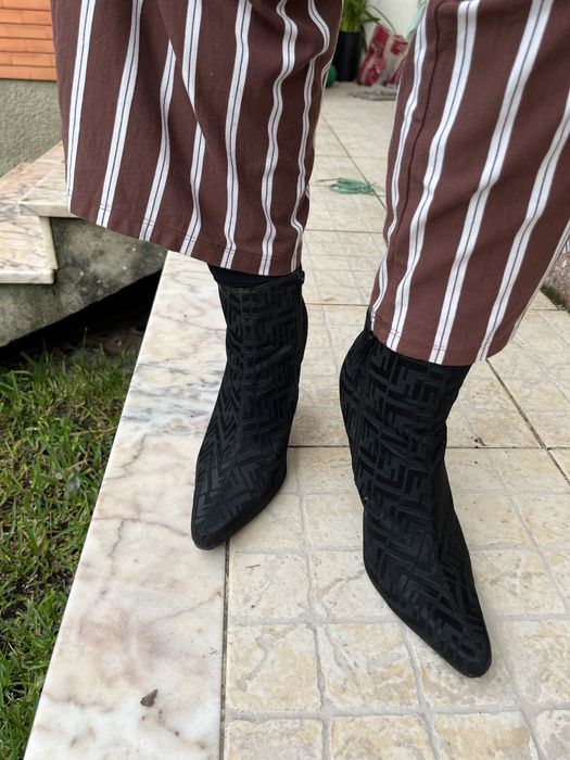 Botim preto de salto Alto