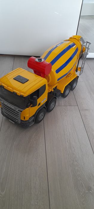 Bruder betoniarka scania